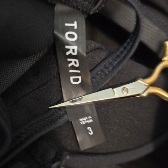 Torrid Black One Piece Rouch Front Underwire Women's Bathing Suit 3 - 3X - Picture 5 of 7